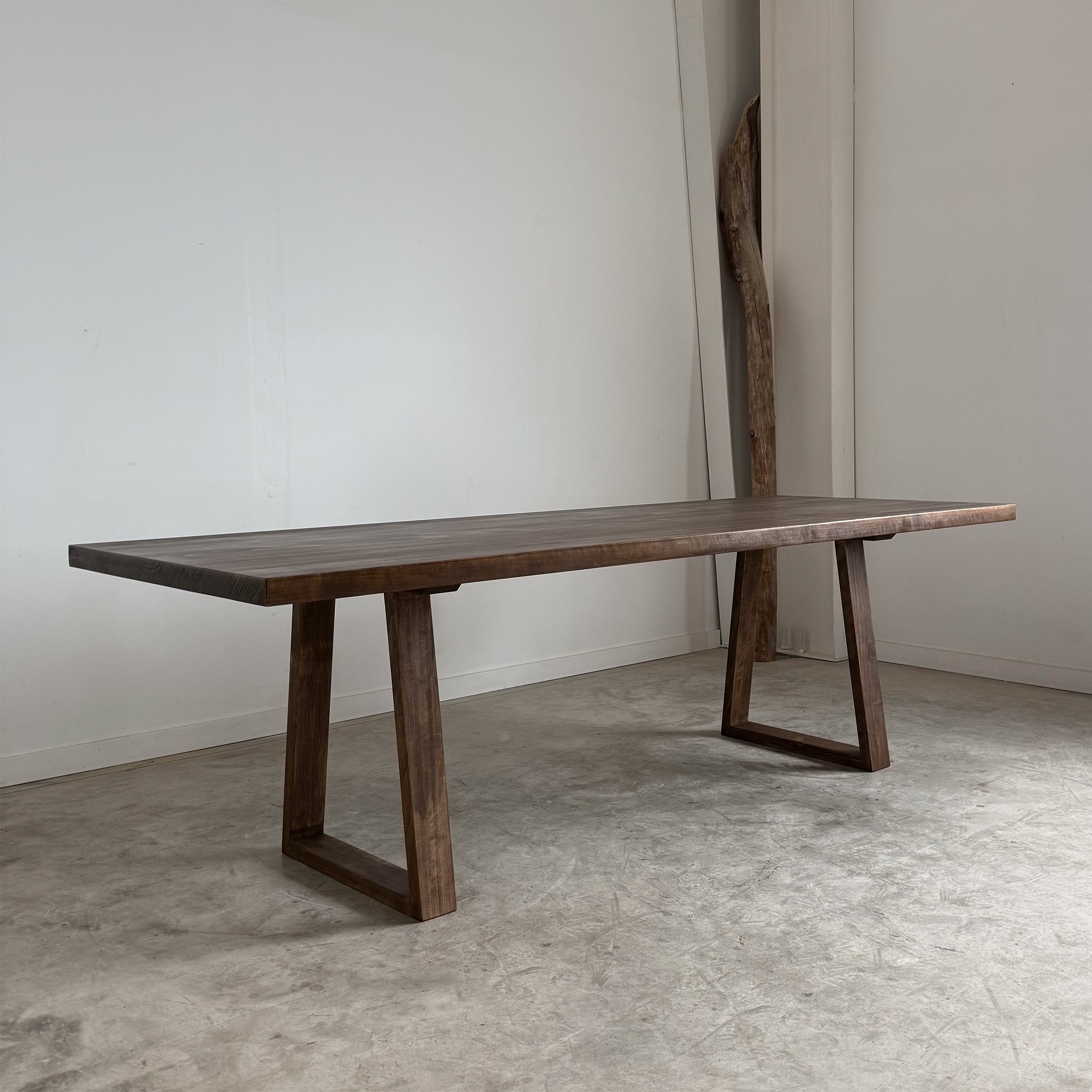 Ara Table