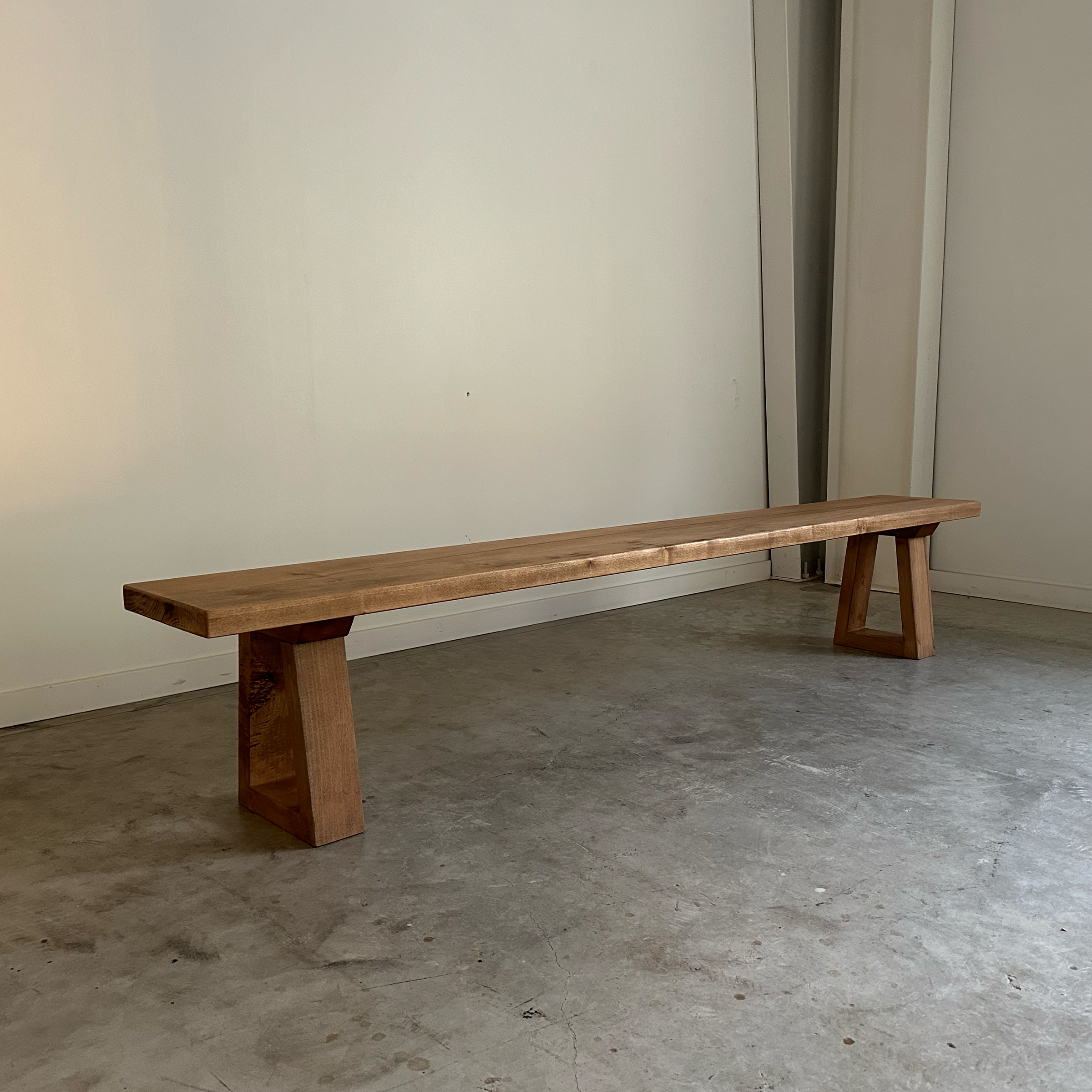 Ara Bench