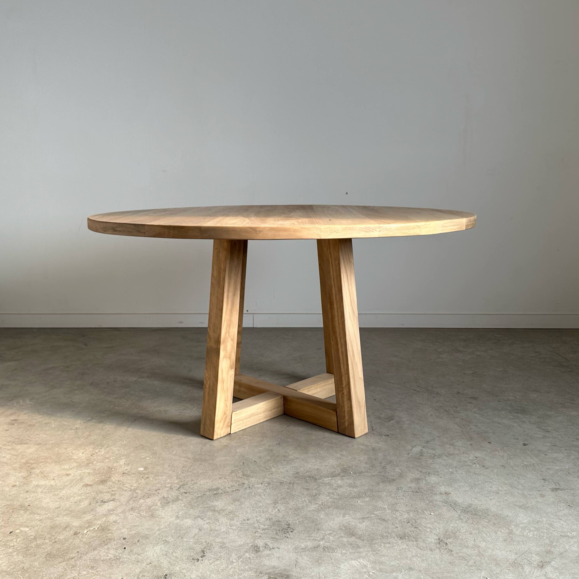 Nook Round Table