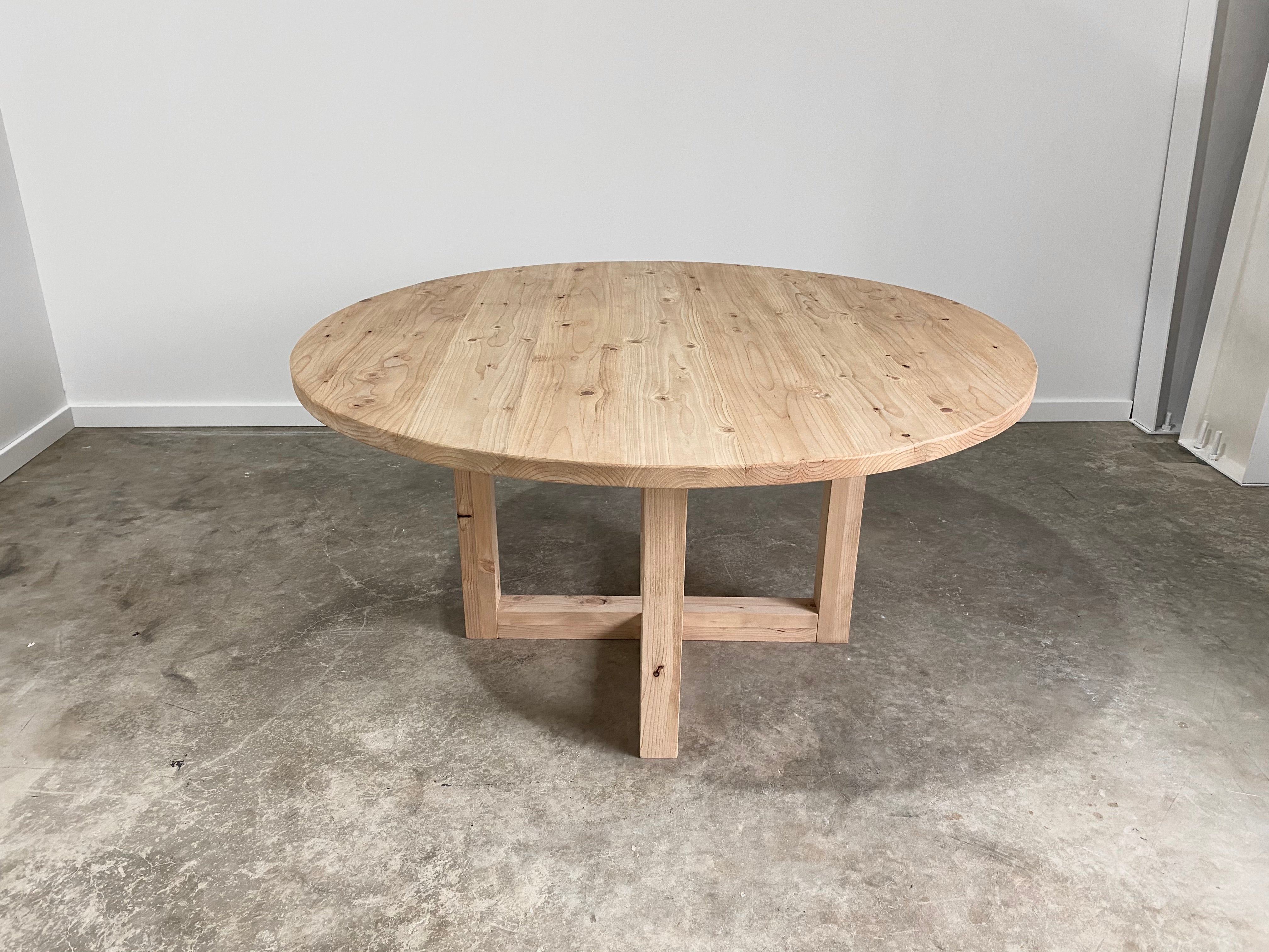 Quart  Round Table