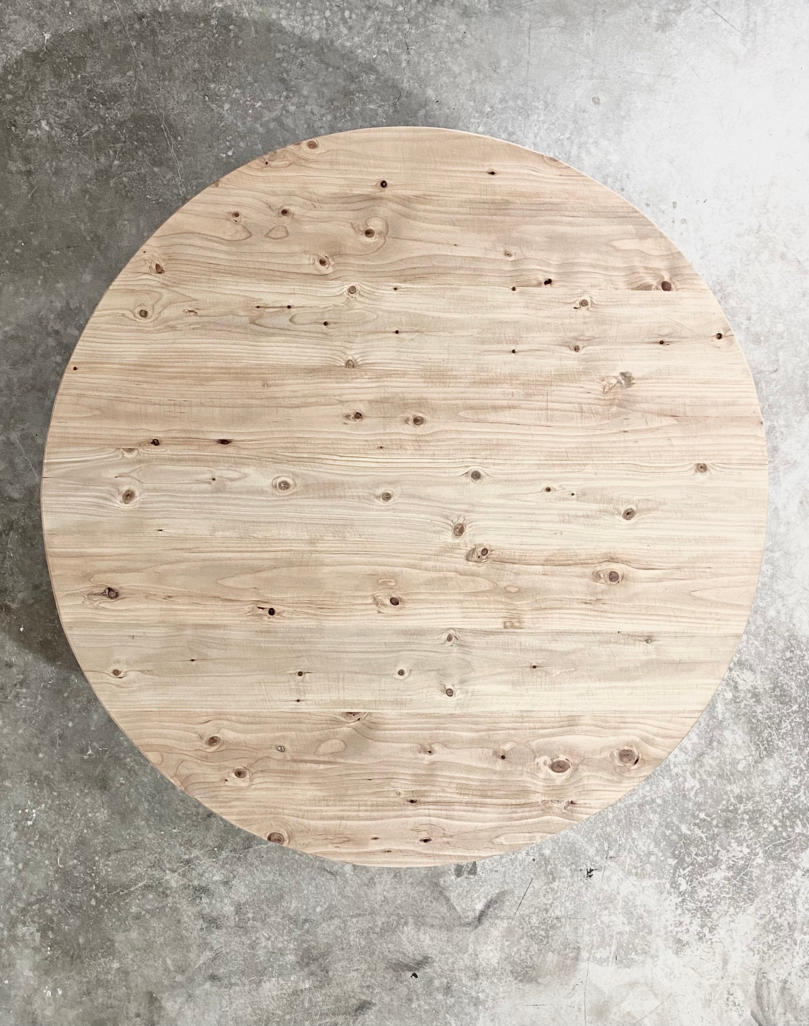 Quart  Round Table