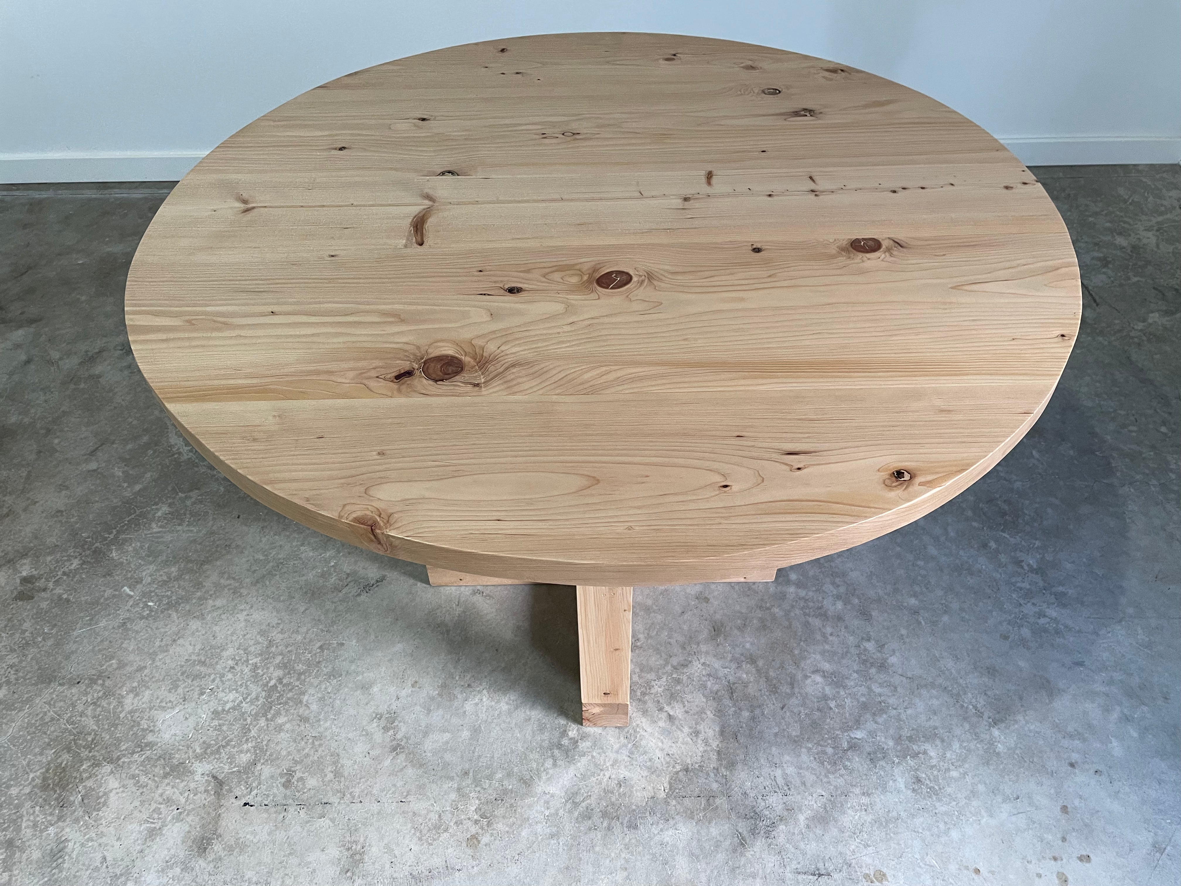 Quart  Round Table